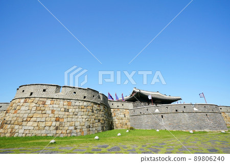 Suwon Hwaseong Fortress Changyongmun 89806240