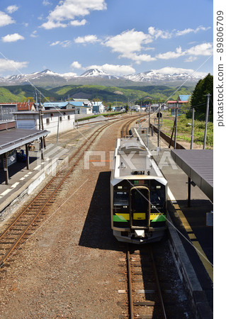 Taking a picture of JR Rankoshi Station and a regular train in Rankoshi-cho, Hokkaido in early summer 89806709