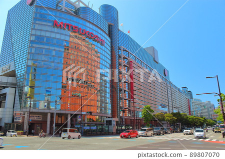 [Fukuoka City] Tenjin Watanabe-dori Fukuoka Mitsukoshi 89807070