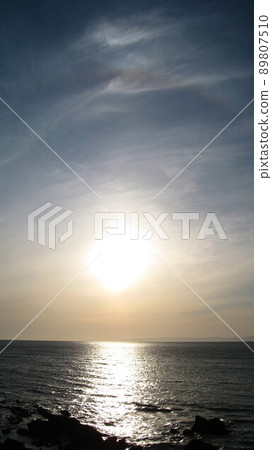 Sun dog, parhelic circle, sea and Sado Island 89807510