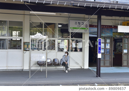 Taking a picture of the scenery of JR Niseko Station in Niseko Town, Hokkaido in early summer 89809837