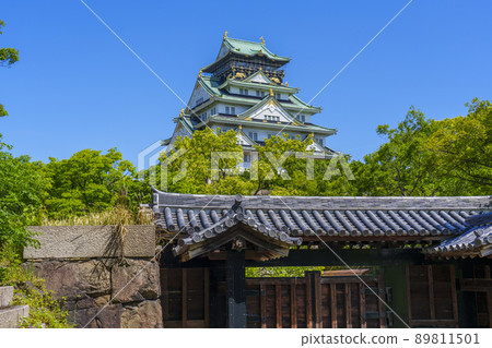 Osaka Castle Tower and North Partition Gate (early summer 2022, fresh green season) 89811501