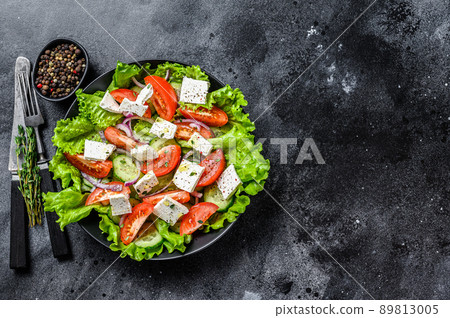 Bowl of ready-to-eat Greek salad. Black background. Top view. Copy space 89813005
