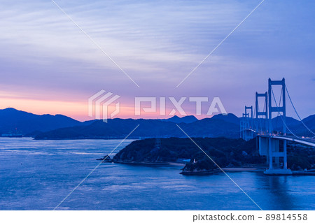 (Setouchi Shimanami Kaido) Kurushima Kaikyo Bridge Dawn 89814558