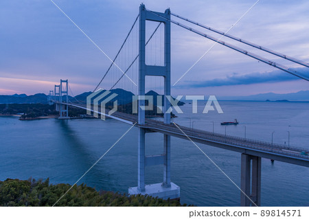 (Setouchi Shimanami Kaido) Kurushima Kaikyo Bridge Dawn 89814571