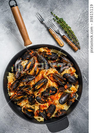 Traditional italian seafood pasta with mussels, Spaghetti and tomato sauce. White background. Top view 89815119