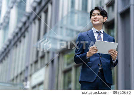A businessman with a tablet 89815680