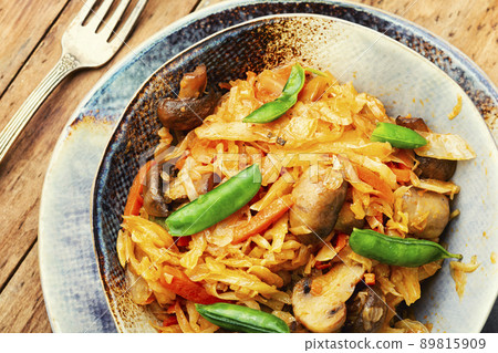 Appetizing stewed cabbage. 89815909