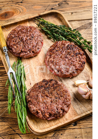 Barbecue Grilled ground beef steak patties, Mince meat on a wooden tray. wooden background. Top view 89817221