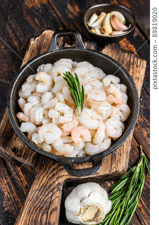 Boiled Peeled Shrimps, Prawns in a pan. Dark Wooden background. top view 89819020