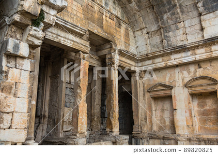 Temple of Diane in the fountain garden of Neem, France Temple of Diane in the fountain garden of Neem, France 89820825