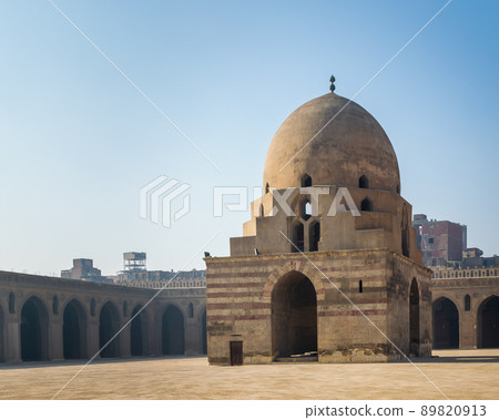 Courtyard of Ibn Tulun public historical mosque with ablution fountain and arched passages, Medieval Cairo, Egypt Courtyard of Ibn Tulun public historical mosque with ablution fountain and arched passages, Medieval Cairo, Egypt 89820913