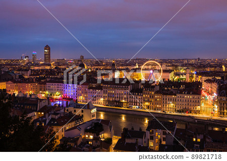 Night view of the city from the Fourviere hill in Lyon, France 89821718