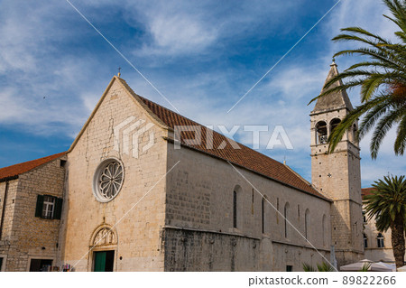 克羅地亞特羅吉爾老城的聖多米尼克教堂 89822266