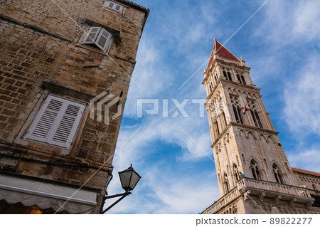 克羅地亞特羅吉爾伊万巴勃羅廣場的聖勞倫斯大教堂 克羅地亞特羅吉爾伊万巴勃羅廣場的聖勞倫斯大教堂 89822277