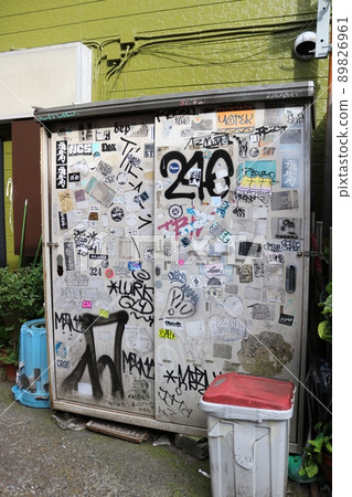 Warehouse graffiti 89826961