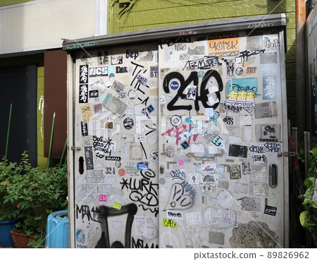 Warehouse graffiti 89826962