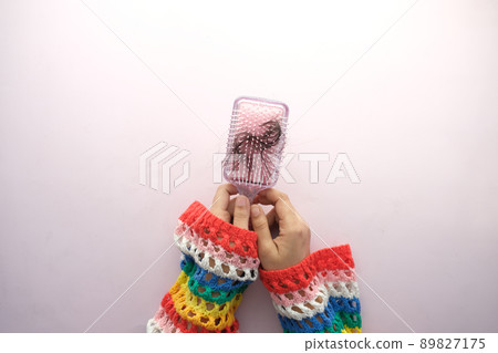 young women hold his list hair top view young women hold his list hair top view 89827175