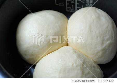 Bread making, secondary fermentation completed, using a rice cooker Bread making, secondary fermentation completed, using a rice cooker 89827482