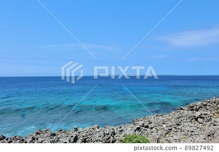從南大東島眺望地平線的北大東島 從南大東島眺望地平線的北大東島 89827492