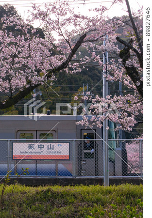 JR West Hanwa Line Yamanakadani Station Hannan City, Osaka Prefecture JR West Hanwa Line Yamanakadani Station Hannan City, Osaka Prefecture 89827646