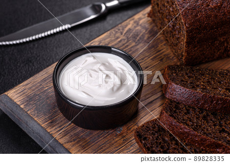 Sliced rye bread on cutting board. Whole grain rye bread with seeds Sliced rye bread on cutting board. Whole grain rye bread with seeds 89828335