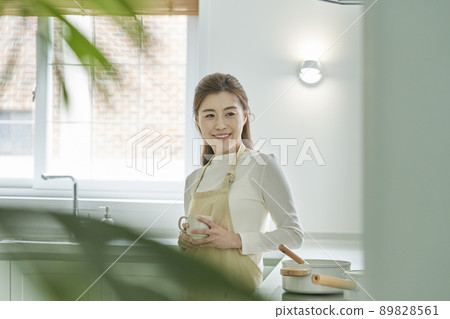 coffee,cooking,cooking,chef,cook,housewife,housewife,young woman,kitchen,kitchen,kitchen,house,house,Korean 89828561