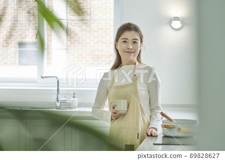 coffee,cooking,cooking,chef,cook,housewife,housewife,young woman,kitchen,kitchen,kitchen,house,house,Korean 89828627