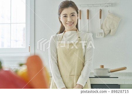 Cooking,Cooking,Cook,Cook,Housewife,Housewife,Young Woman,Kitchen,Kitchen,Kitchen,Home,House,Korean 89828715