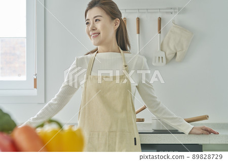 烹飪, 烹飪, 廚師, 廚師, 家庭主婦, 家庭主婦, 年輕女子, 廚房, 廚房, 家庭, 房子, 韓國 89828729