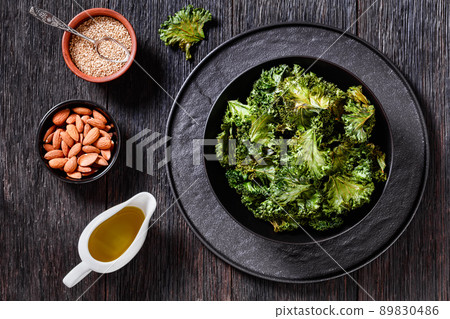 black bowl with kale chips on the table 89830486