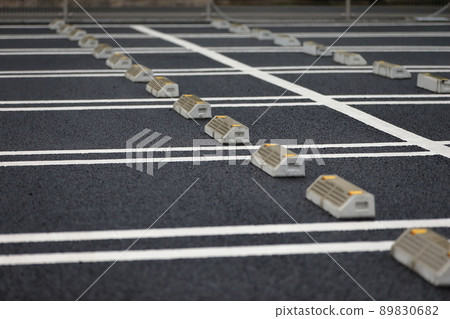 Flat parking lot image 89830682