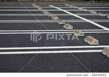 Flat parking lot image 89830683