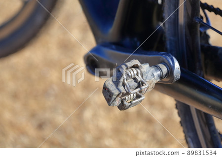 一種集腳踏板和鞋子於一體的自行車綁定腳踏板 一種集腳踏板和鞋子於一體的自行車綁定腳踏板 89831534