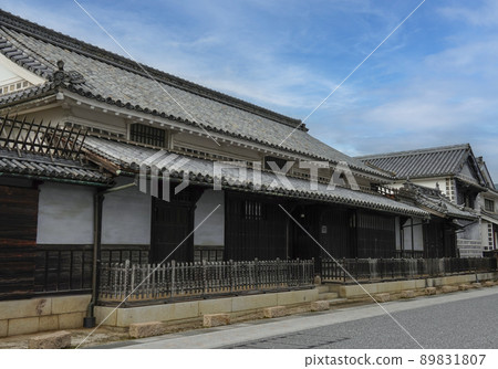 舊矢影脅本陣高草家宅邸（岡山縣矢影町）的外觀 89831807