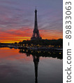 Eiffel Tower and the Seine at sunrise 89833063