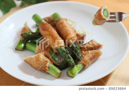 Meat roll with asparagus 89833664
