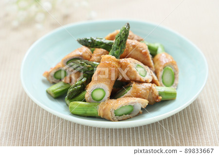 Meat roll with asparagus 89833667