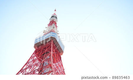 Tokyo Tower seen from under the blue sky 89835463