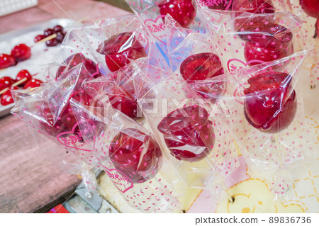 Apple candy, strawberry candy stall, summer vacation, gourmet fruit, skewered festival Apple candy, strawberry candy stall, summer vacation, gourmet fruit, skewered festival 89836736