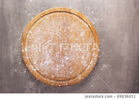 Cutting board and scattered flour powder at stone background 89836851