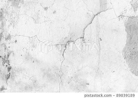 Old white concrete wall with cracks and peeling paint, close up Old white concrete wall with cracks and peeling paint, close up 89839189