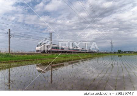 Reflection and train of paddy fields in Mito City, Ibaraki Prefecture 89839747