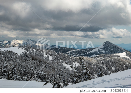 Mt. Hotaka and Mt. Kasagatake from Mt. Shibutsu in the snow 89839884