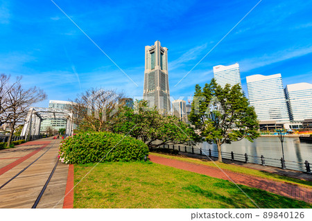 Cityscape from the train road in Yokohama City, Kanagawa Prefecture Minato No. 2 Bridge and Yokohama Landmark Tower 89840126