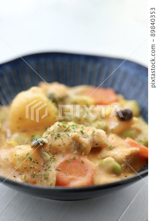 Tomato cream stew with plenty of vegetables and chicken Tomato cream stew with plenty of vegetables and chicken 89840353