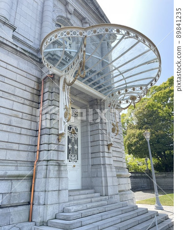 The luxurious eaves of the guesthouse 89841235