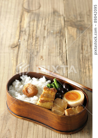Kakuni bento with magewappa, black beans, spinach, and soft-boiled eggs Kakuni bento with magewappa, black beans, spinach, and soft-boiled eggs 89842095