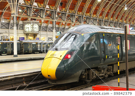 Paddington Station in London 89842379