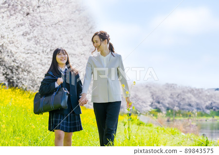 High school students and teachers walking on the school road 89843575